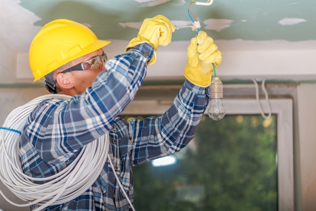 Key Reasons to Always Hire a Licensed Electrician 