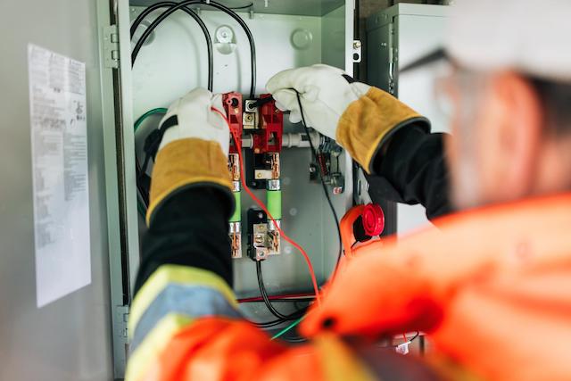 A Helpful Guide to Electrical Issues in Older Homes